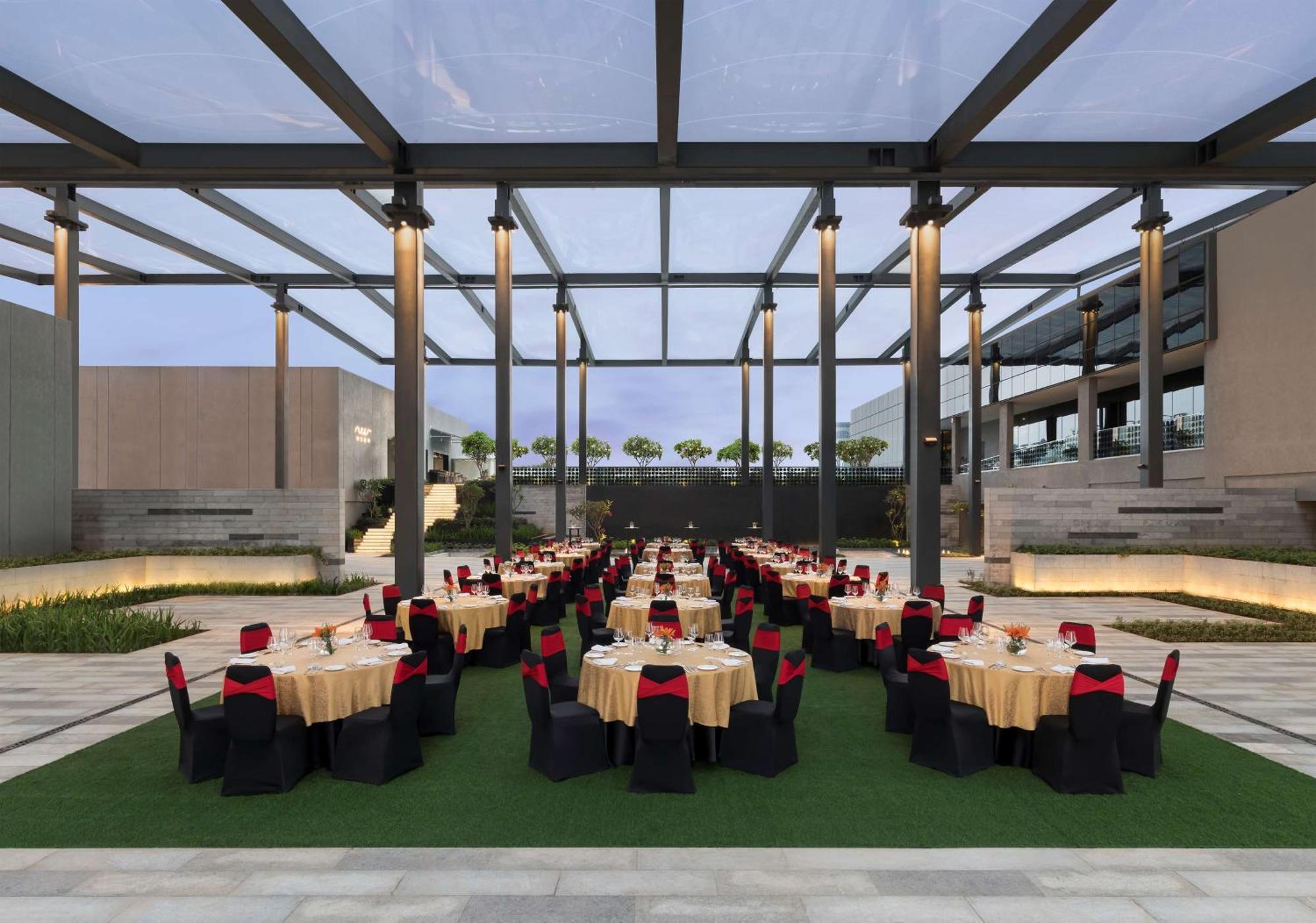 Hilton Garden Inn Bengaluru Embassy Manyata Business Park Bagian luar foto